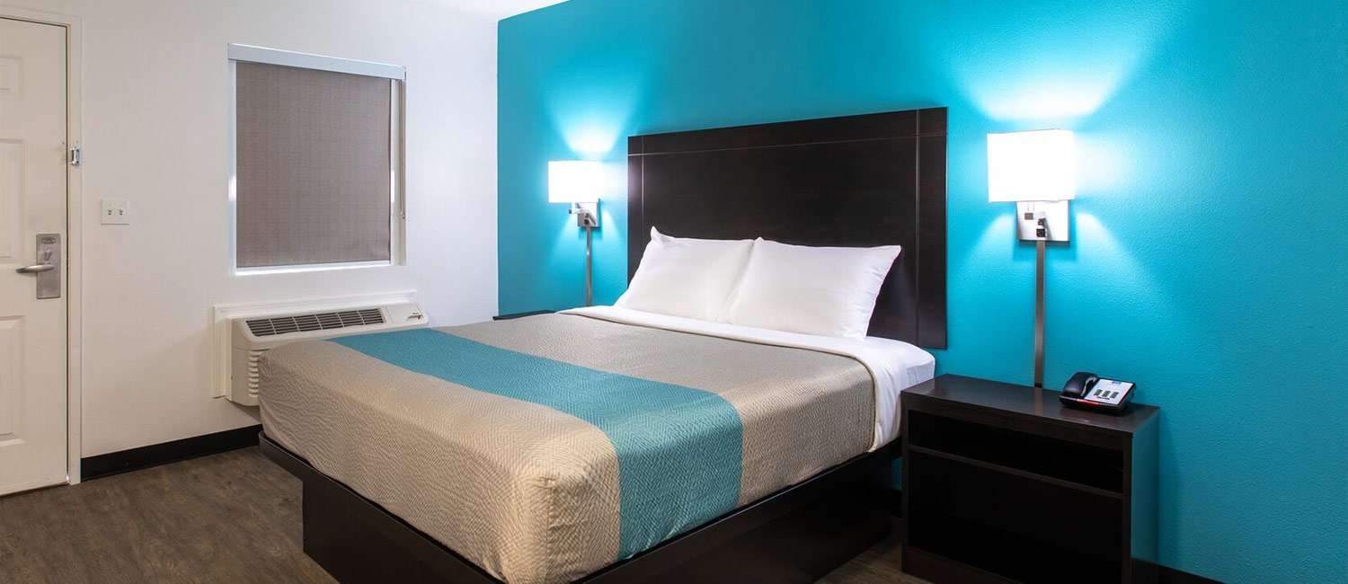 VIEW PICTURES OF OUR MODERN GUEST ROOMS AND AMENITIES AT OUR GREENVILLE, SC HOTEL