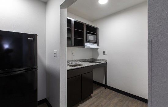 Welcome To Motel 6 Greenville - Kitchen Area